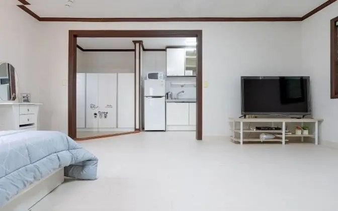 Oda ((Studio) Room 102)
