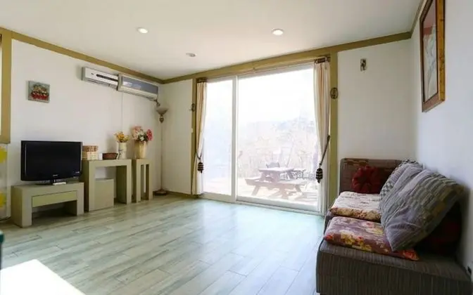 Oda (Sesol-dong unshared house 80 pyeong)