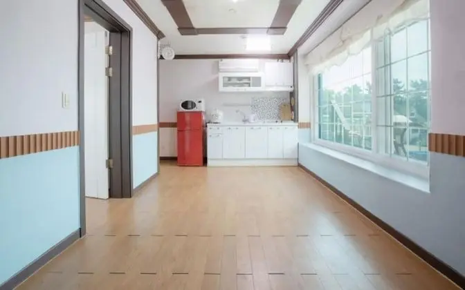 Oda (Building 4 Room 102 (living room bedr)