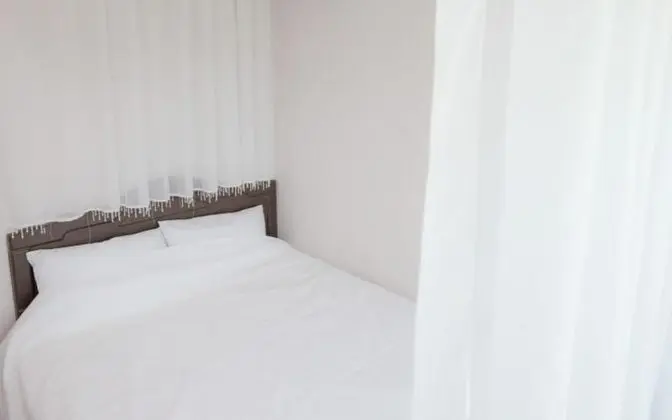 Oda (Building 4 Room 102 (living room bedr)
