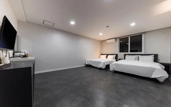 Oda (TWIN (B queen bed + queen bed))