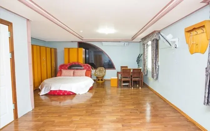 Oda (Ondol + 8-bed room)