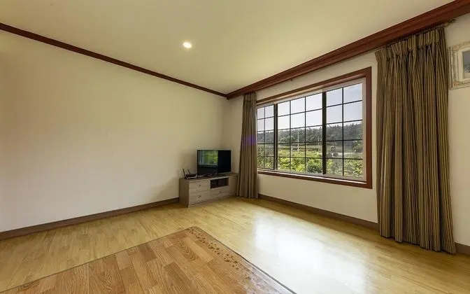 Oda (Ondol Room with Separate Bedroom - Pe)