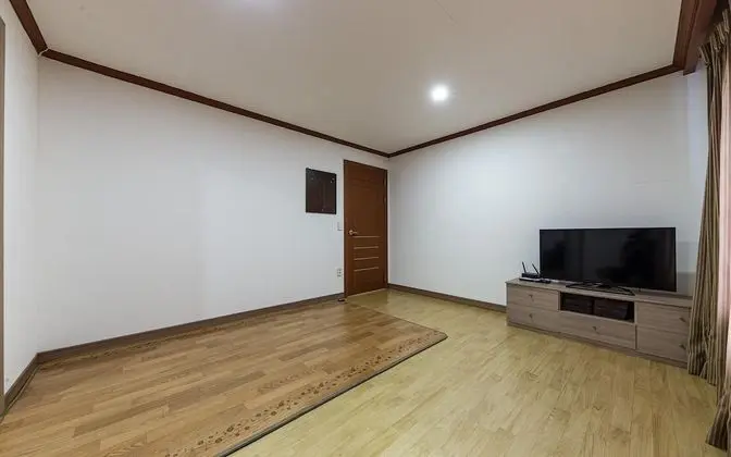 Oda (Ondol Room with Separate Bedroom - Pe)