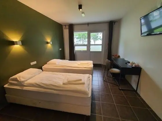 Tek Büyük Yataklı Oda, Ek Bina