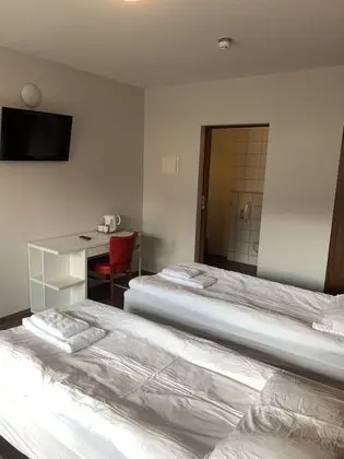 Tek Büyük Yataklı Oda, Ek Bina