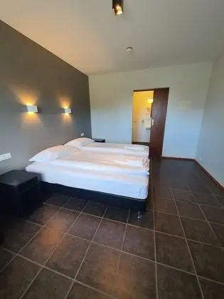 Tek Büyük Yataklı Oda, Ek Bina