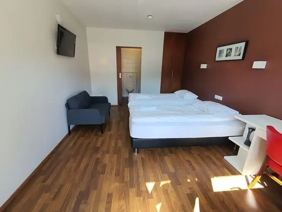 Tek Büyük Yataklı Oda, Ek Bina