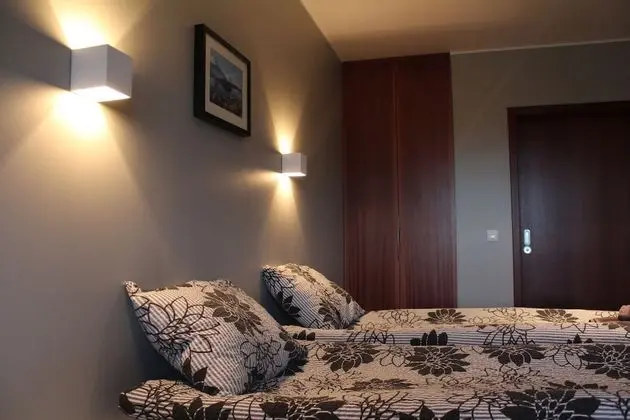 Tek Büyük Yataklı Oda, Ek Bina