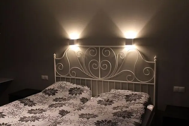 Tek Büyük Yataklı Oda, Ek Bina