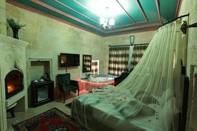 Geleneksel Oda, Manzarasız, Balkonlu