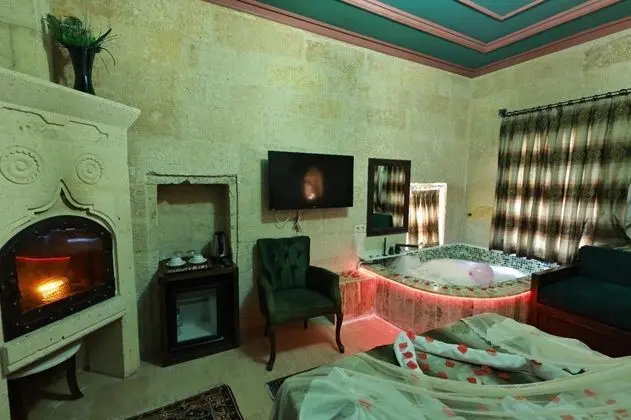 Geleneksel Oda, Manzarasız, Balkonlu