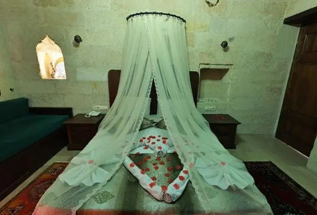 Geleneksel Oda, Manzarasız, Balkonlu