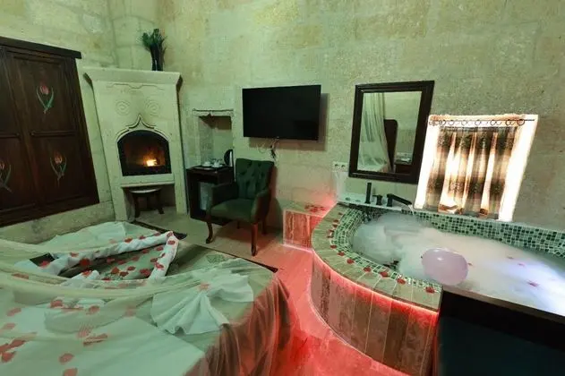 Geleneksel Oda, Manzarasız, Balkonlu