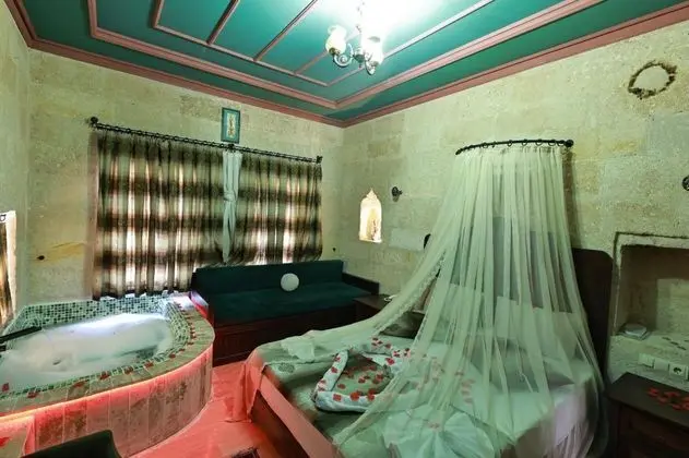 Geleneksel Oda, Manzarasız, Balkonlu
