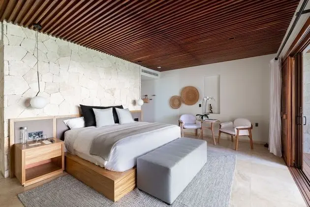 Jungle View Suite