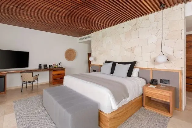 Jungle View Suite