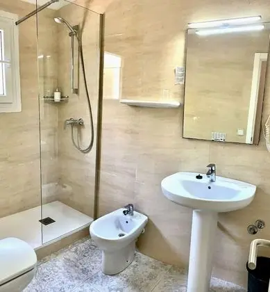 Tek Büyük Yataklı Oda, Balkon