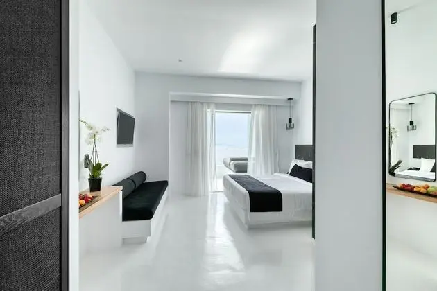 Deluxe Triple Sea View with Private Pool