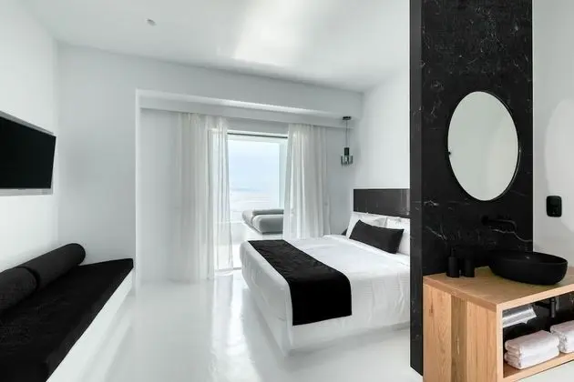 Deluxe Triple Sea View with Private Pool