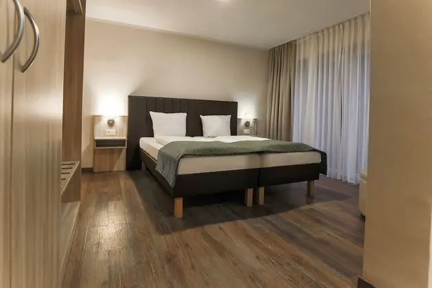 Standard Tek Büyük Yataklı Oda (large )