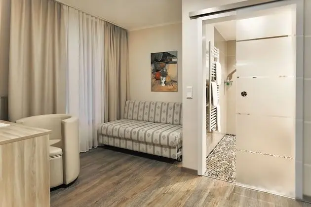 Standard Tek Büyük Yataklı Oda (large )