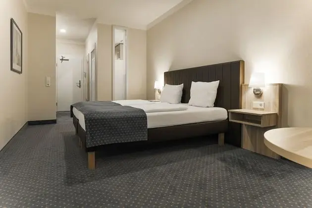 Standard Tek Büyük Yataklı Oda (small)