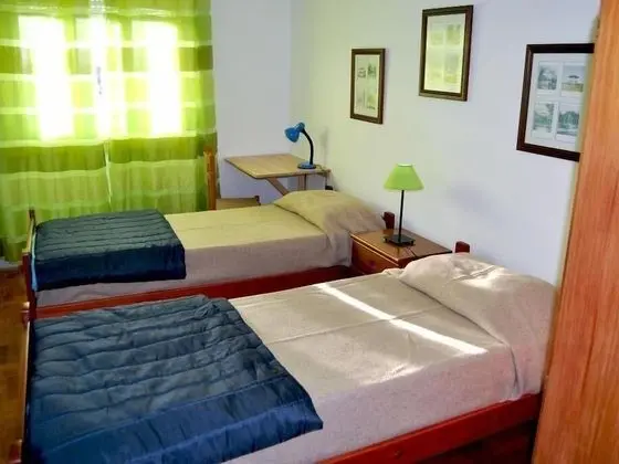 İki Ayrı Yataklı Oda, Ortak Banyo