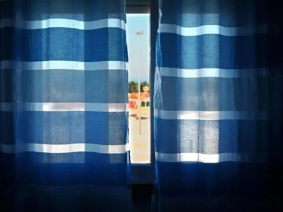 İki Ayrı Yataklı Oda, Ortak Banyo
