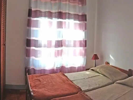 İki Ayrı Yataklı Oda, Ortak Banyo