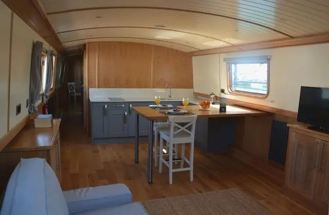 Docket Boat, 2 Bedrooms