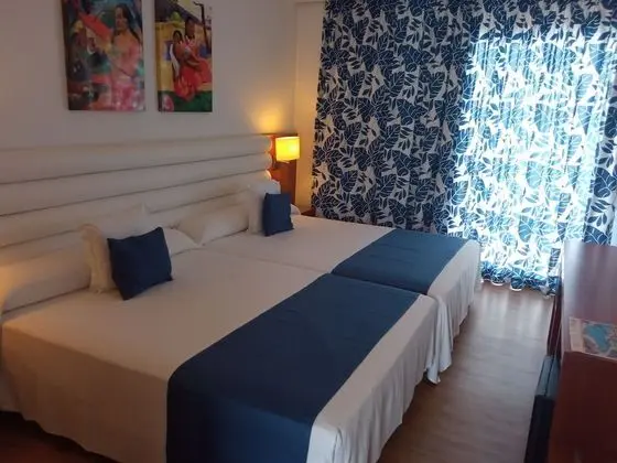 Superior Tek Büyük Yataklı Oda, Havuz Manzaralı (4 adults)
