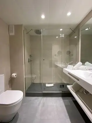 Superior Tek Büyük Yataklı Oda, Havuz Manzaralı (4 adults)