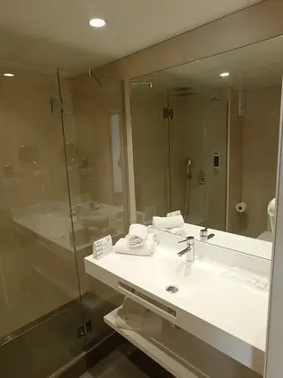 Superior Tek Büyük Yataklı Oda, Havuz Manzaralı (4 adults)