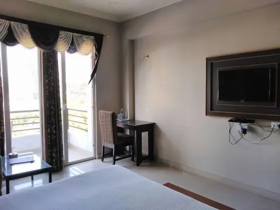 Deluxe Oda, 1 En Büyük (King) Boy Yatak, Şehir Manzaralı