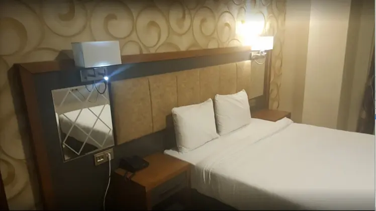 Çift Kişilik, Şehir Manzaralı
