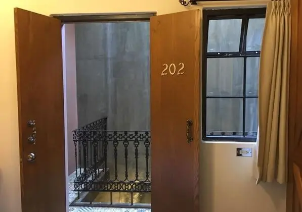 Gallery Tek Büyük Yataklı Oda, 1 Çift Kişilik Yatak, Banyolu/Duşlu (202)