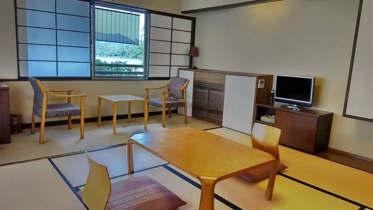 Basic Oda, Birden Çok Yatak, Sigara İçilmez, Kısmi Deniz Manzarası