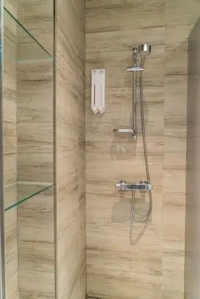 Ortak Ranzalı Oda, Karma Ranzalı Oda
