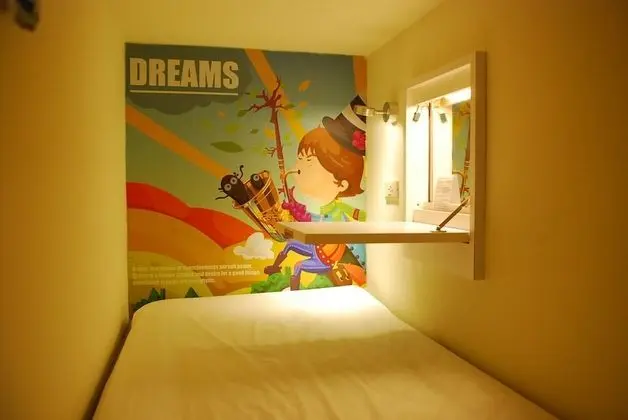 Ortak Ranzalı Oda, Sadece kadınlar için (For 4 Persons, Female only)