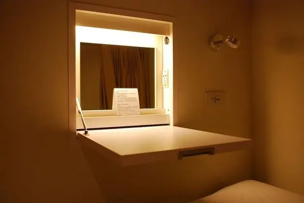 Ortak Ranzalı Oda, Sadece kadınlar için (For 4 Persons, Female only)