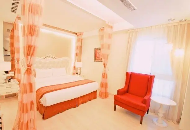 Romantic Tek Büyük Yataklı Oda