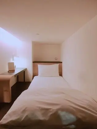 Ortak Ranzalı Oda, Sadece kadınlar için (single bed in a shared room)
