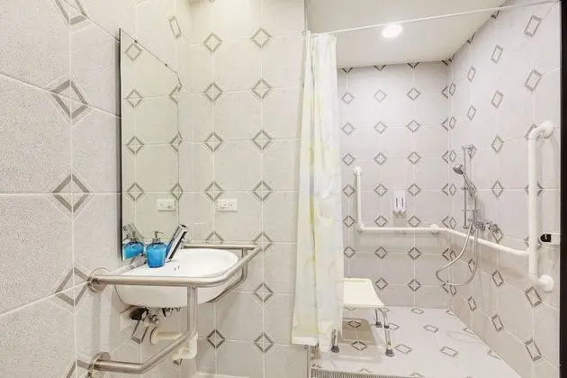 Ortak Ranzalı Oda, Sadece kadınlar için (single bed in a shared room)