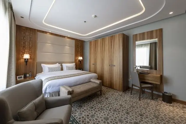Deluxe Tek Büyük Yataklı Oda