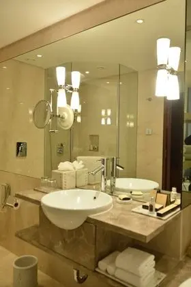 Deluxe Oda, 1 En Büyük (King) Boy Yatak