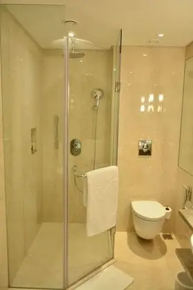 Deluxe Oda, 1 En Büyük (King) Boy Yatak