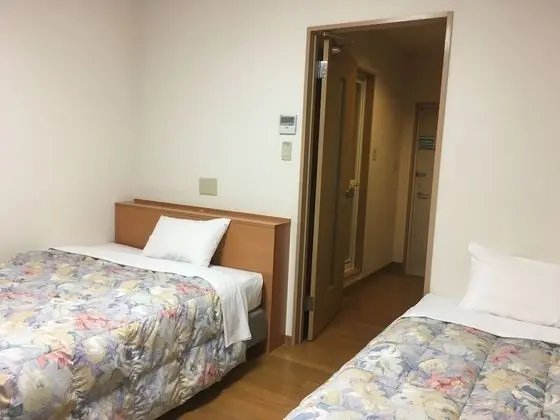 Basic İki Ayrı Yataklı Oda, Sigara İçilebilir (Basic Twin Room, Smoking)