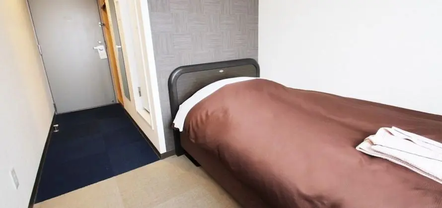 Tek Kişilik Oda, Sigara İçilmez (Renewal, Simmons)