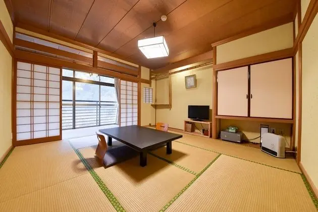 Traditional Üç Kişilik Oda (Japanese Style)